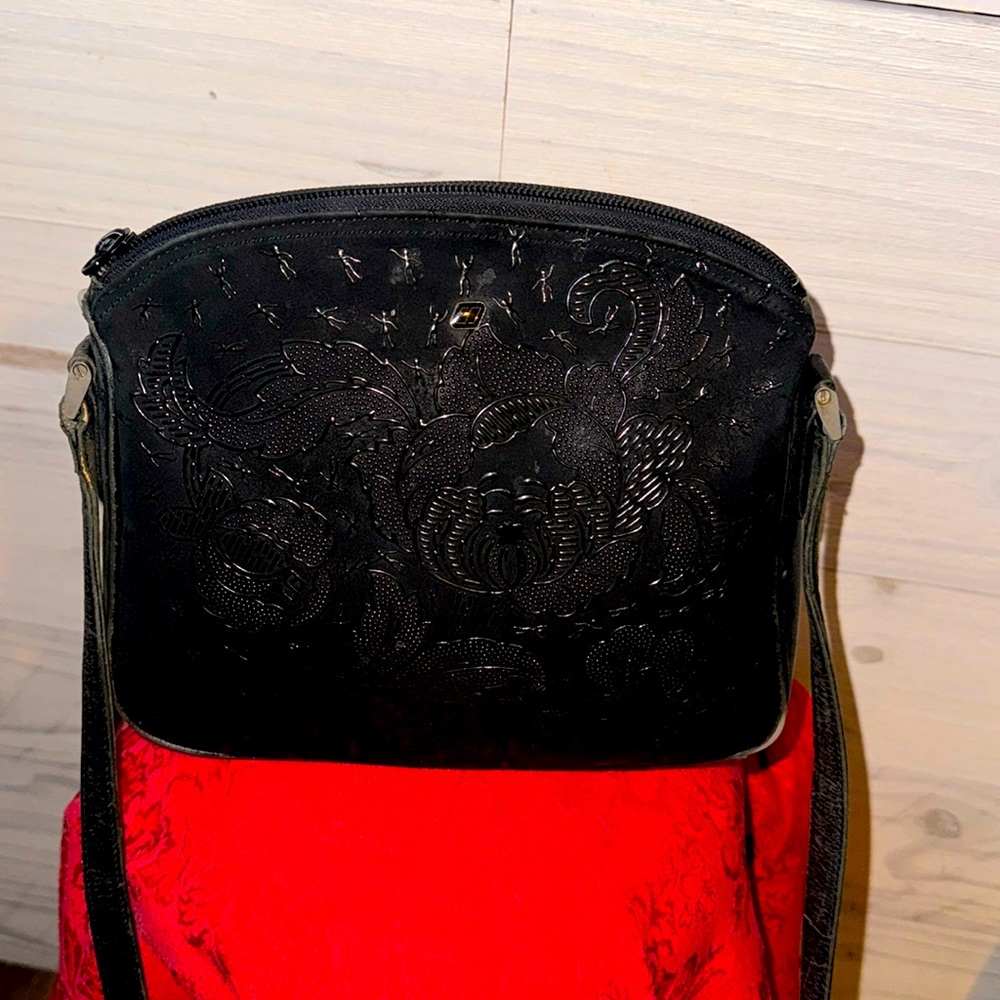 Indenya Japan Black Leather Crossbody Handbag.  Made with deer skin leather.